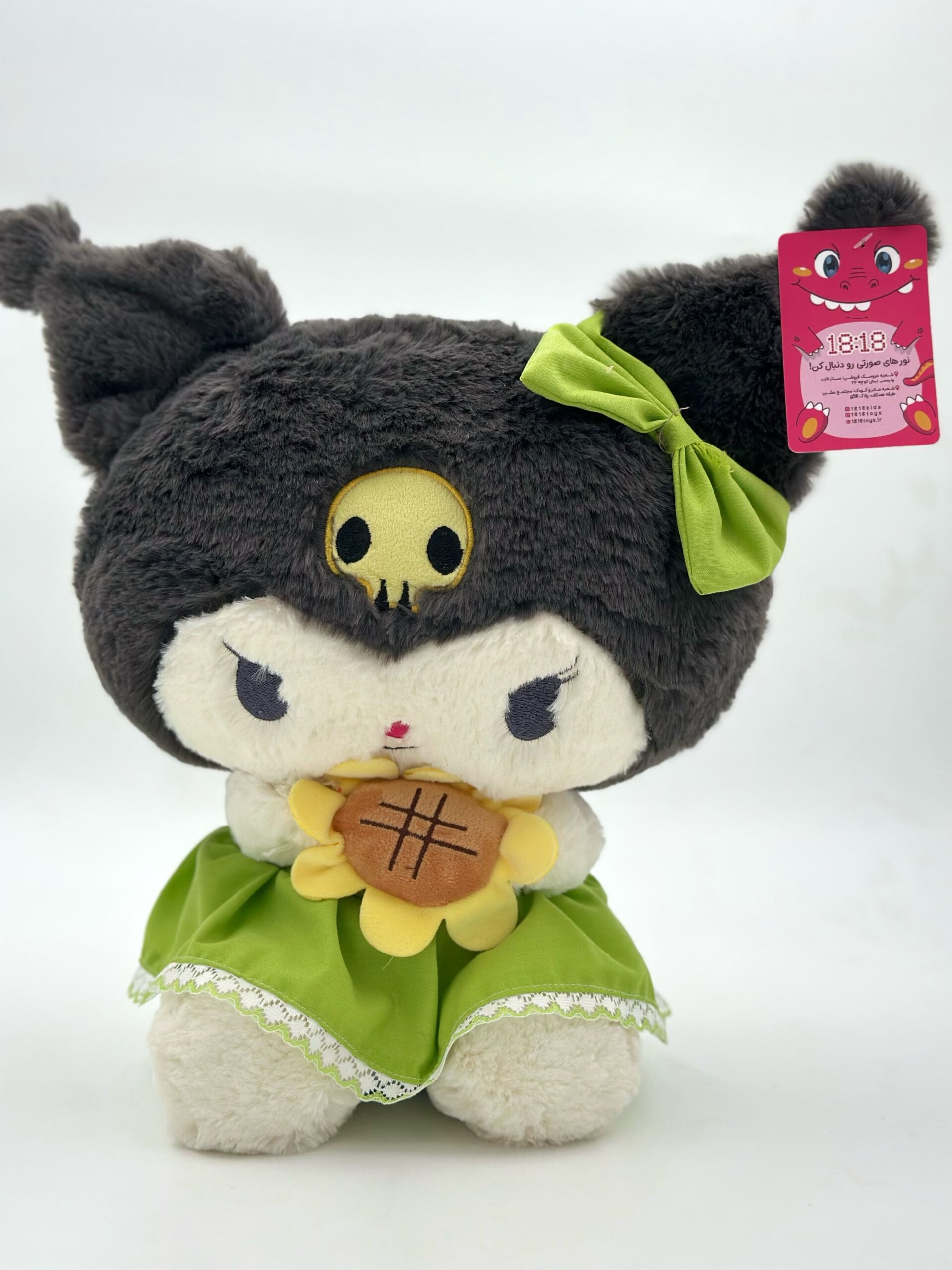 عروسک کرومی (Kuromi) با لباس سبز و گل آفتابگردان – ۴۰ سانت